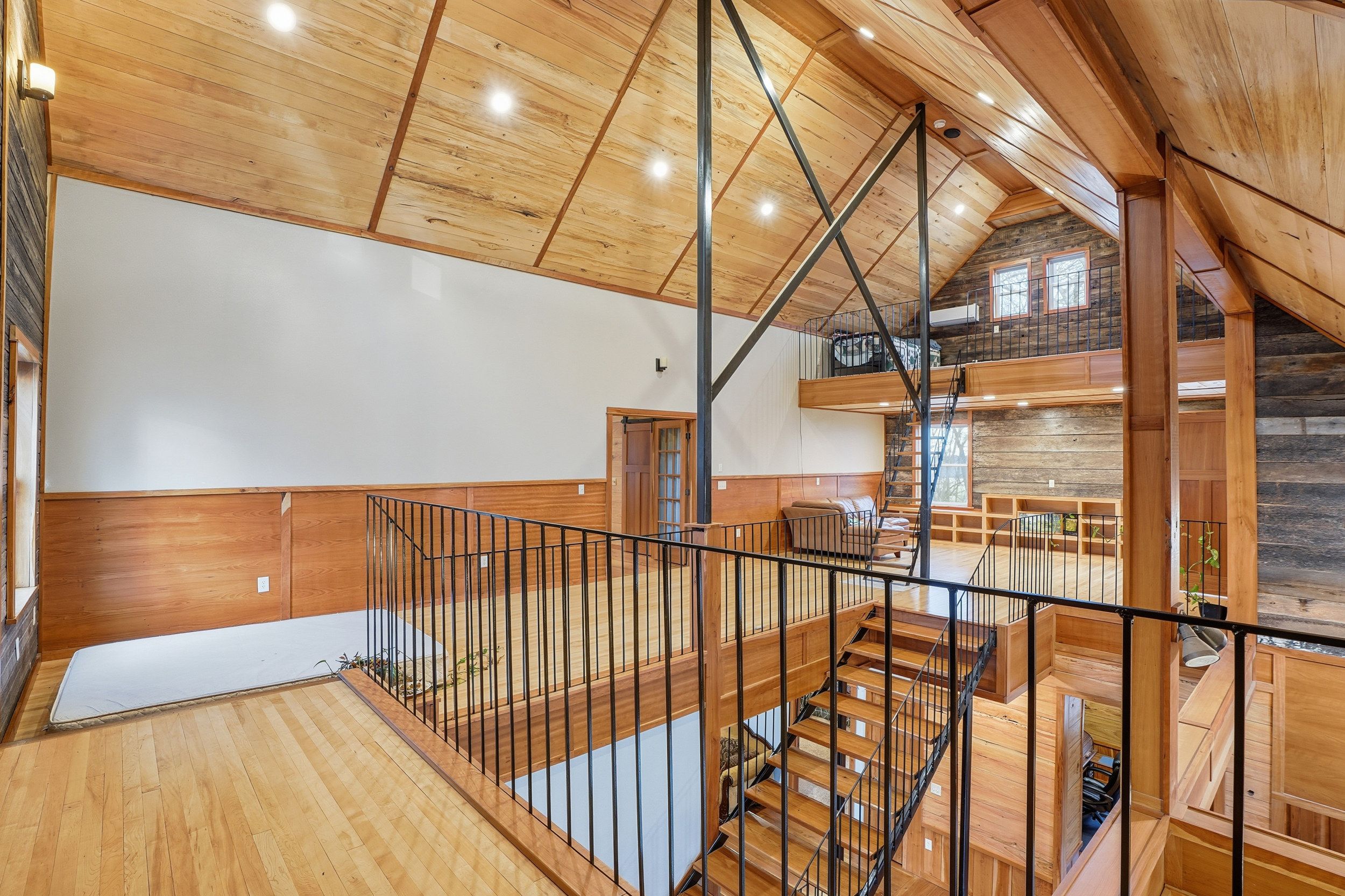 Listing Photo: 3300 Underwood Ave 0041-